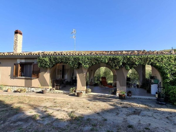 casa indipendente in vendita a Castellana Sicula in zona Frazzucchi