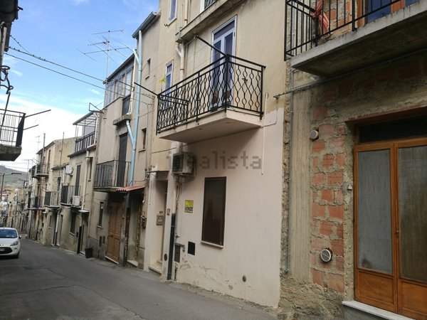 casa indipendente in vendita a Castellana Sicula