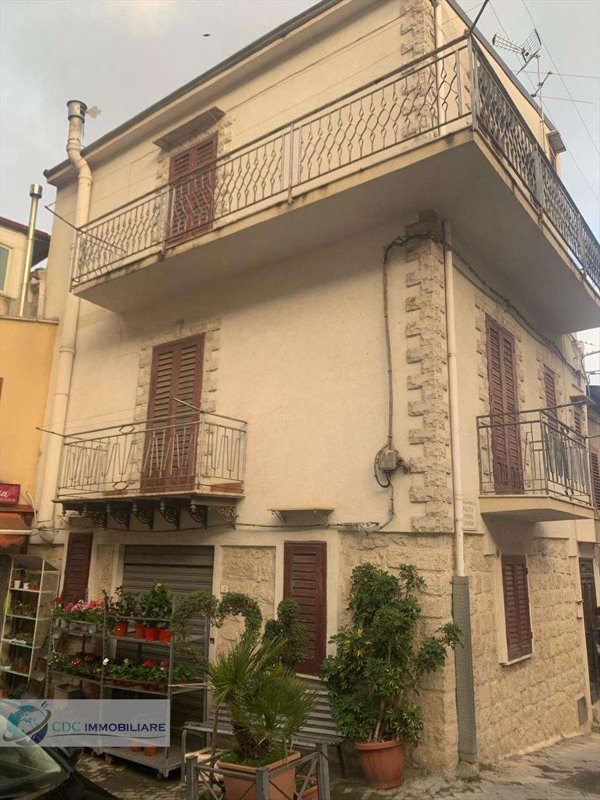casa indipendente in vendita a Castronovo di Sicilia