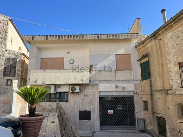 locale commerciale in vendita a Castronovo di Sicilia