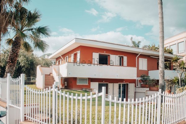 casa indipendente in vendita a Cefalù