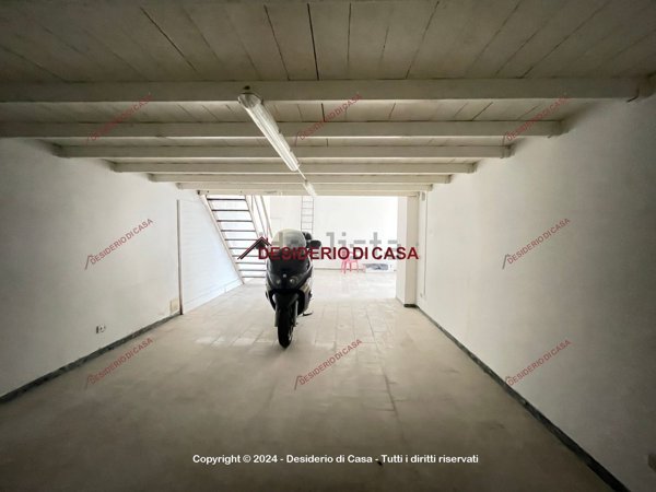 locale commerciale in vendita a Cefalù