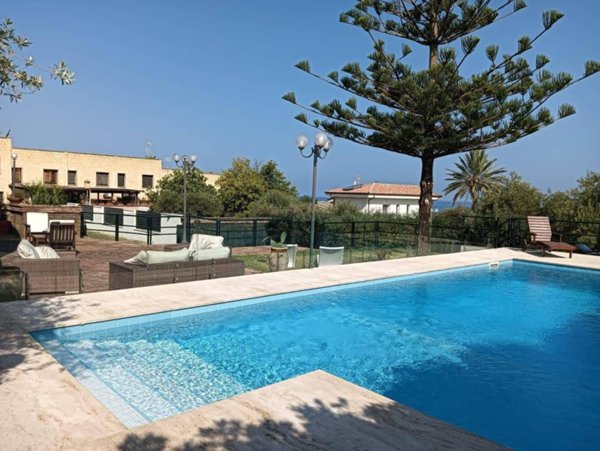 casa indipendente in vendita a Cefalù