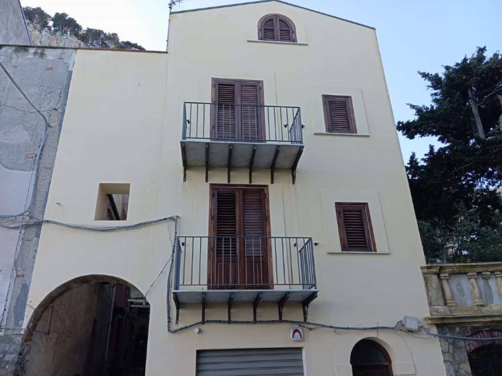 casa indipendente in vendita a Cefalù