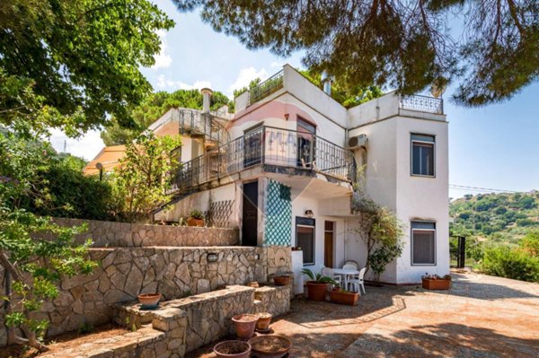 casa indipendente in vendita a Cefalù