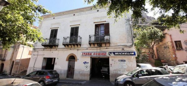 locale di sgombero in vendita a Cefalù
