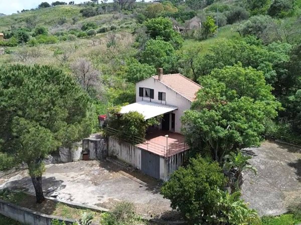 casa indipendente in vendita a Cefalù