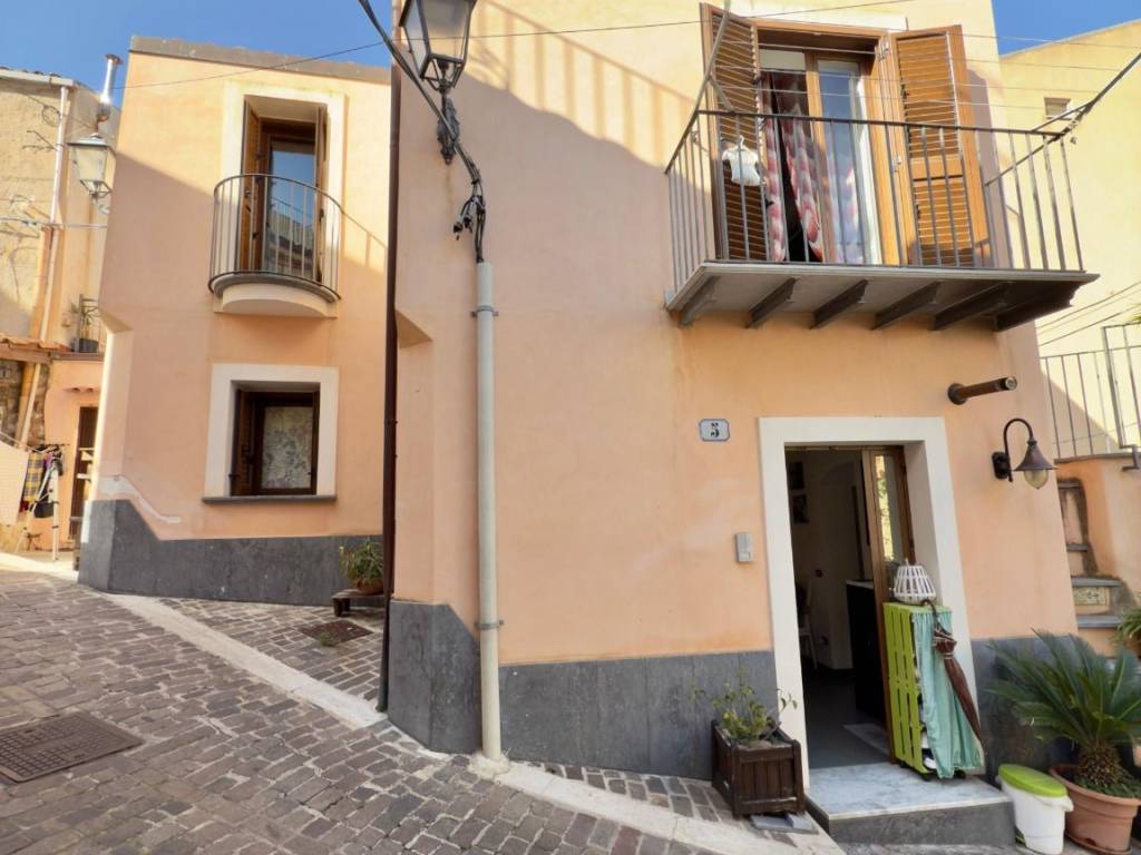 appartamento in vendita a Cefalù in zona Sant'Ambrogio