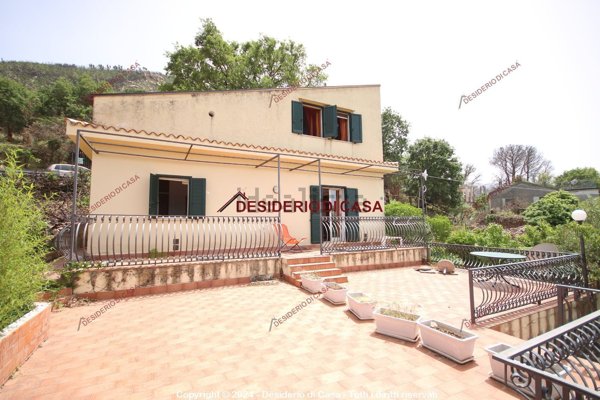 casa indipendente in vendita a Cefalù
