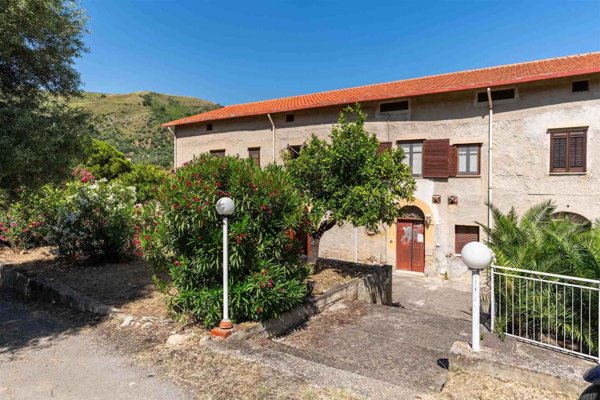 casa indipendente in vendita a Cefalù