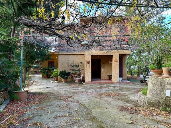 casa indipendente in vendita a Cefalù