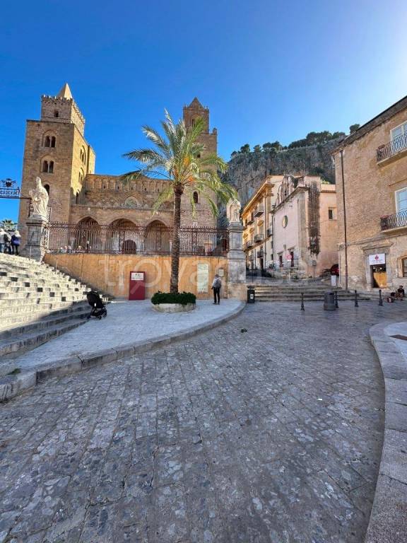 locale commerciale in vendita a Cefalù