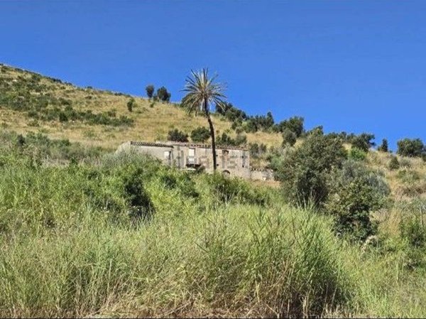 locale di sgombero in vendita a Cefalù