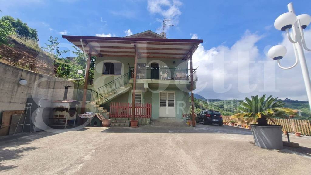 casa indipendente in vendita a Cefalù