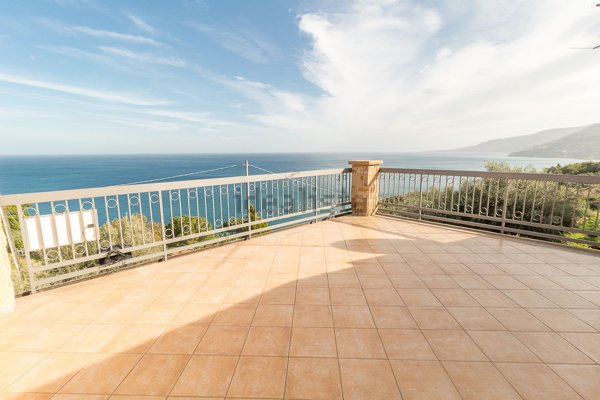 casa indipendente in vendita a Cefalù