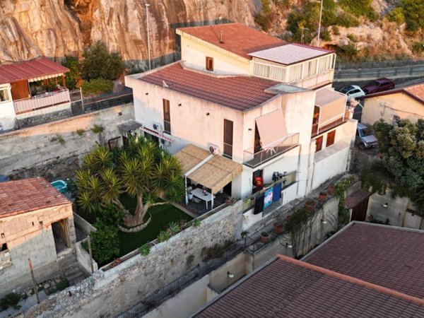 casa indipendente in vendita a Cefalù