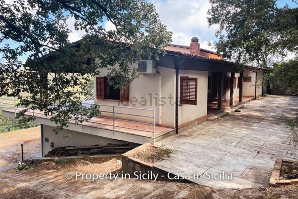 casa indipendente in vendita a Cefalù