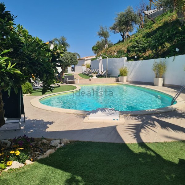 casa indipendente in vendita a Cefalù