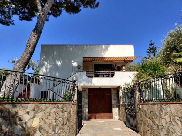 casa indipendente in vendita a Cefalù
