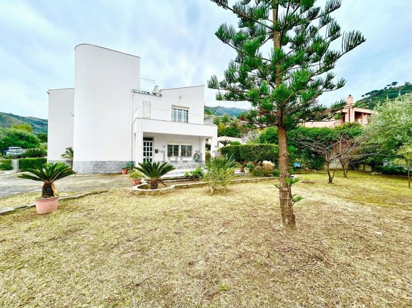 casa indipendente in vendita a Cefalù