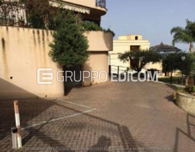 locale commerciale in vendita a Cefalù