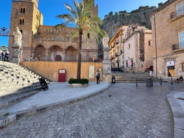 locale commerciale in vendita a Cefalù