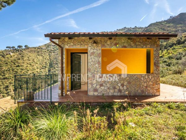 casa indipendente in vendita a Cefalù
