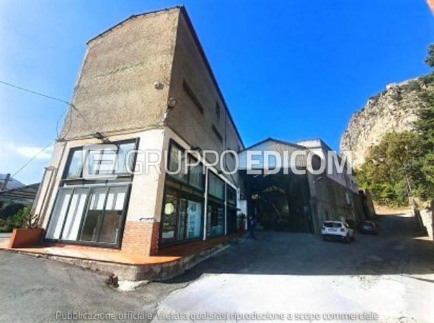 locale commerciale in vendita a Cefalù