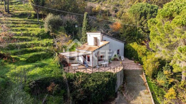 casa indipendente in vendita a Cefalù