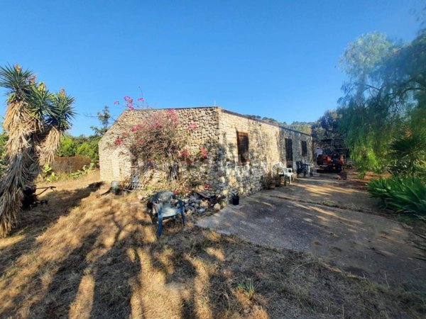 quadrivano in vendita a Cefalù in zona Sant'Ambrogio