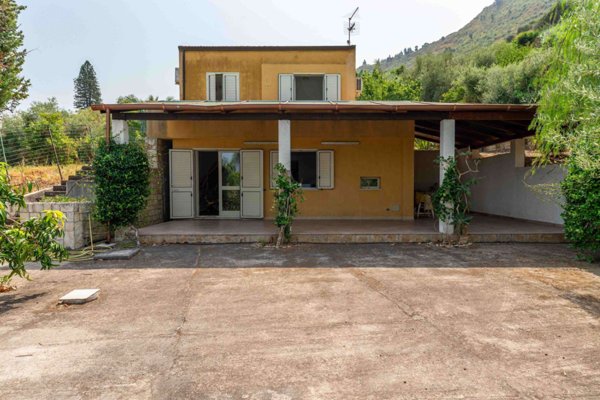 casa indipendente in vendita a Cefalù