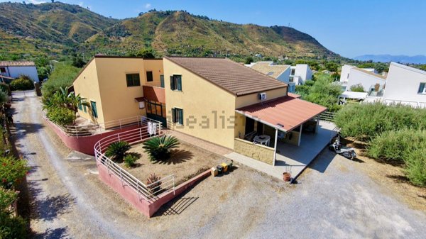 casa indipendente in vendita a Cefalù
