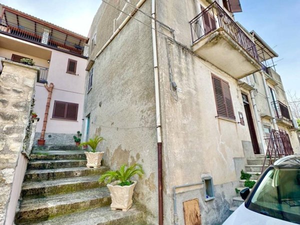 esavano in vendita a Chiusa Sclafani