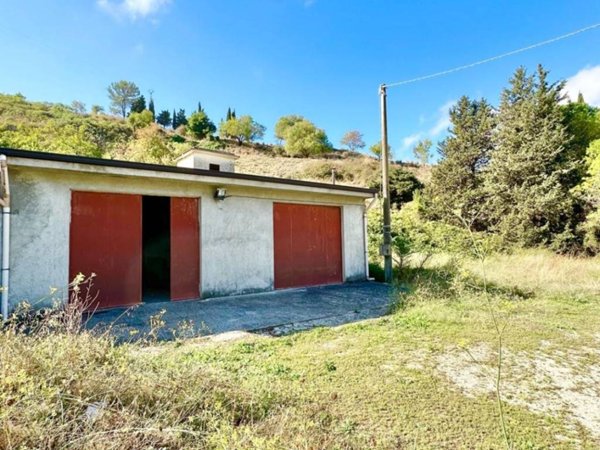 locale commerciale in vendita a Chiusa Sclafani