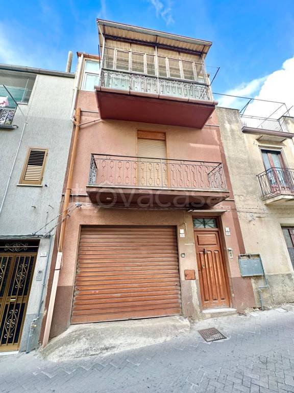 casa indipendente in vendita a Chiusa Sclafani