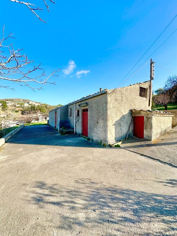 casa indipendente in vendita a Chiusa Sclafani