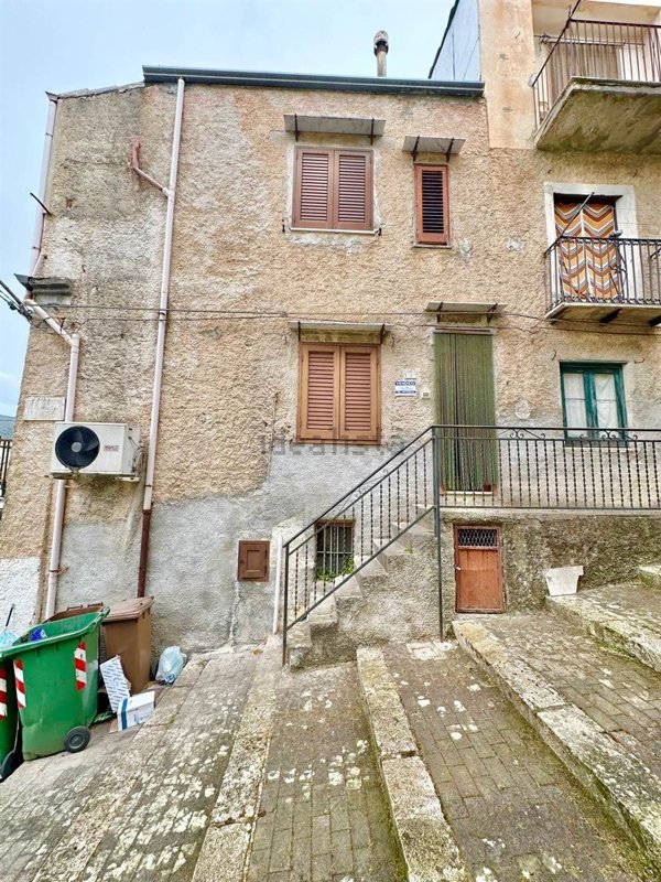 casa indipendente in vendita a Chiusa Sclafani