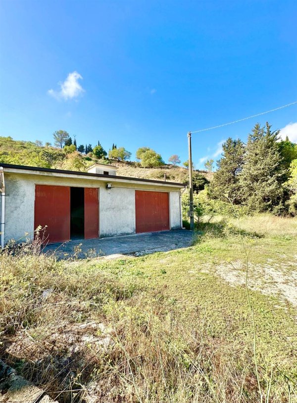 locale di sgombero in vendita a Chiusa Sclafani
