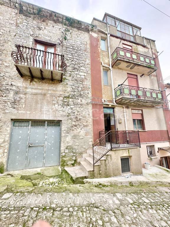 casa indipendente in vendita a Chiusa Sclafani
