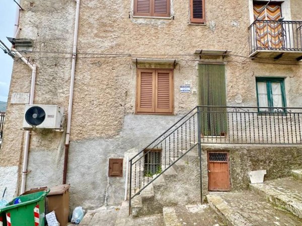 casa indipendente in vendita a Chiusa Sclafani