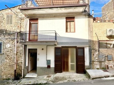 casa indipendente in vendita a Chiusa Sclafani