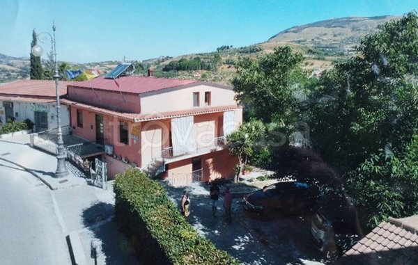 casa indipendente in vendita a Chiusa Sclafani