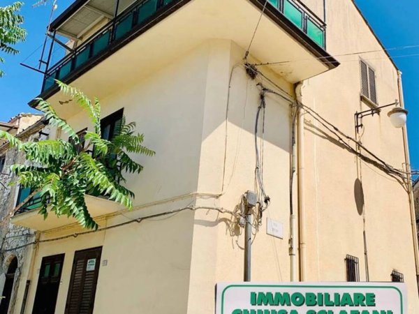 casa indipendente in vendita a Chiusa Sclafani