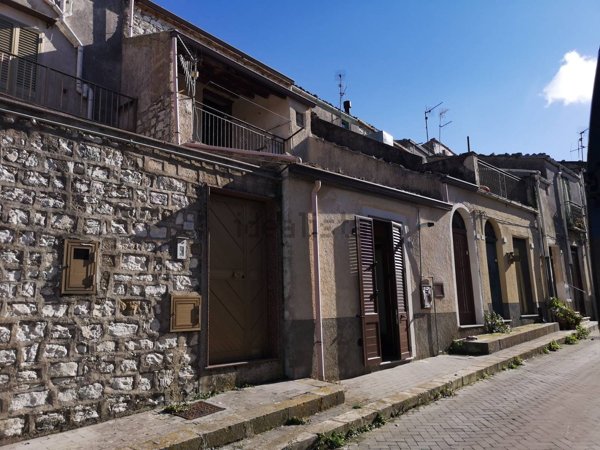 pentavano in vendita a Chiusa Sclafani