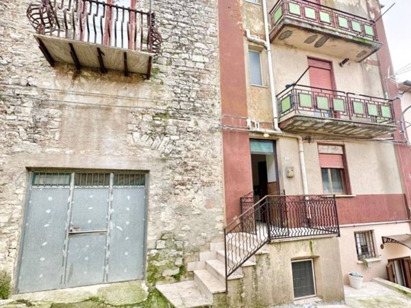 casa indipendente in vendita a Chiusa Sclafani