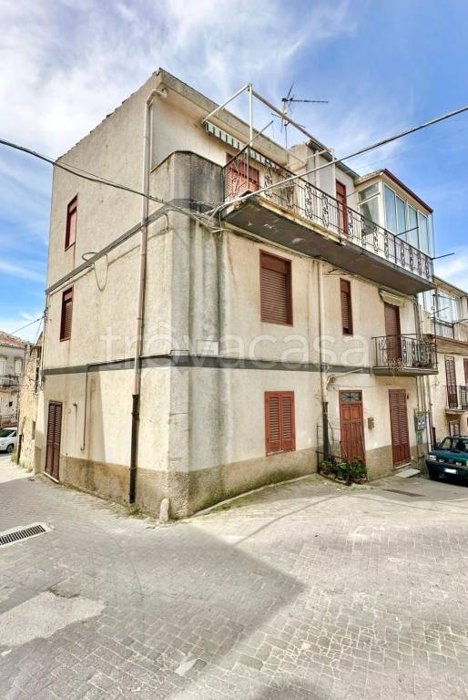 casa indipendente in vendita a Chiusa Sclafani
