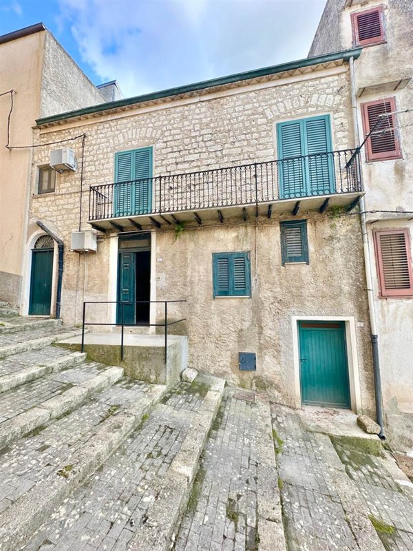 casa indipendente in vendita a Chiusa Sclafani