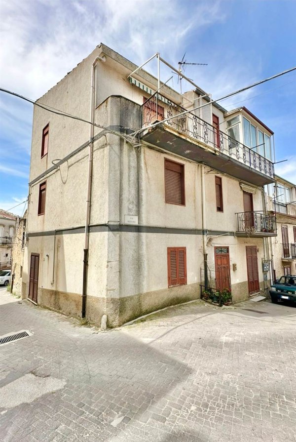 casa indipendente in vendita a Chiusa Sclafani