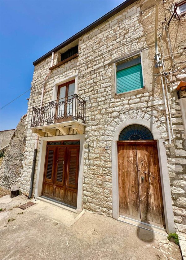 casa indipendente in vendita a Chiusa Sclafani