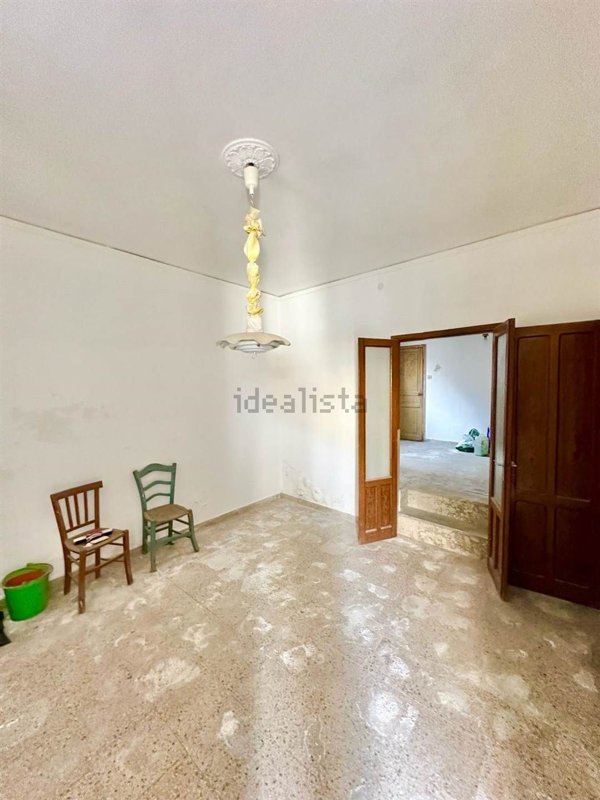 esavano in vendita a Chiusa Sclafani